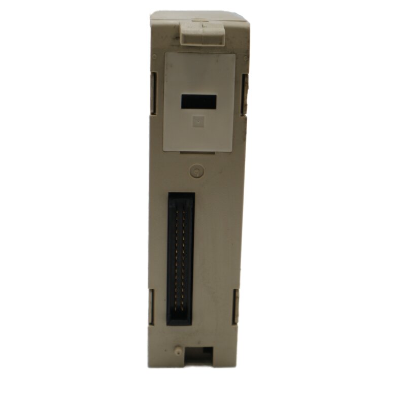 Omron C200H-OC222 Output Unit Ausgangsmodul 250 VAC/24VDC 2A/Point 8A/Unit